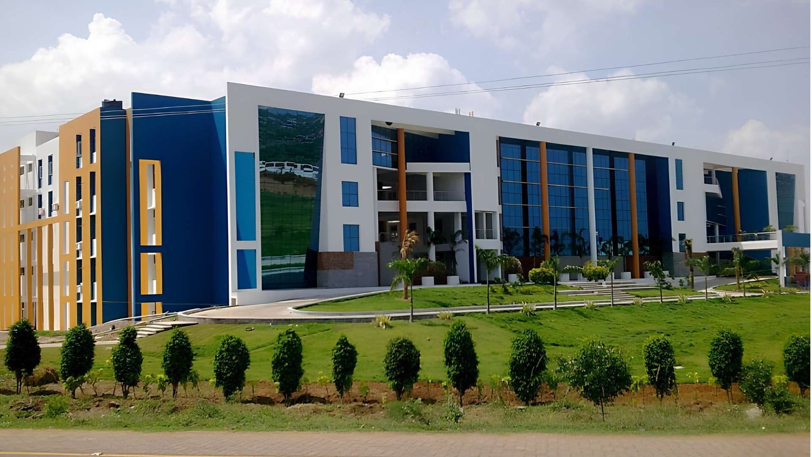 Dhanalakshmi Srinivasan College of Engineering Coimbatore campus